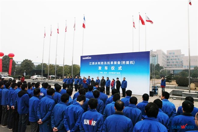 新年开门红，开云kaiyun网页版官网_开云kaiyun（中国）智能总价值近4000万挖掘机批量发往江西