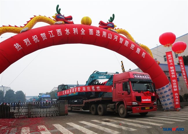 新年开门红，开云kaiyun网页版官网_开云kaiyun（中国）智能总价值近4000万挖掘机批量发往江西