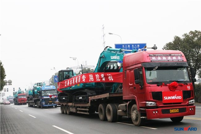 新年开门红，开云kaiyun网页版官网_开云kaiyun（中国）智能总价值近4000万挖掘机批量发往江西