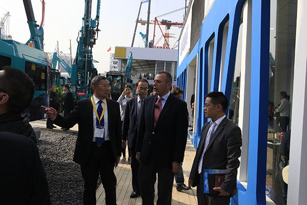 开云kaiyun网页版官网_开云kaiyun（中国）智能宝马展用创新倾倒客户，现场签单两亿元