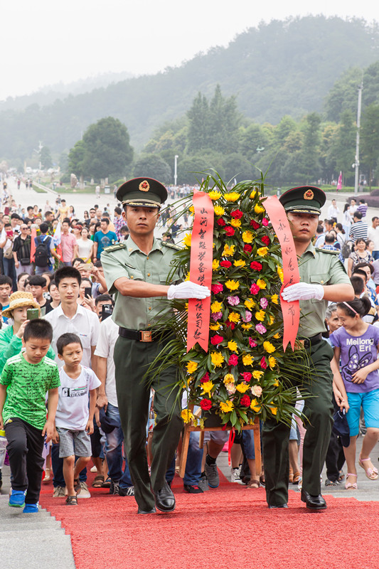 开挖机，坐游艇、飞机 开云kaiyun网页版官网_开云kaiyun（中国）智能开展员工家属开放日活动