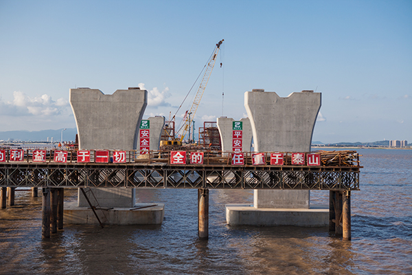 入海深110米！开云kaiyun网页版官网_开云kaiyun（中国）智能旋挖钻机助建飞云江特大桥