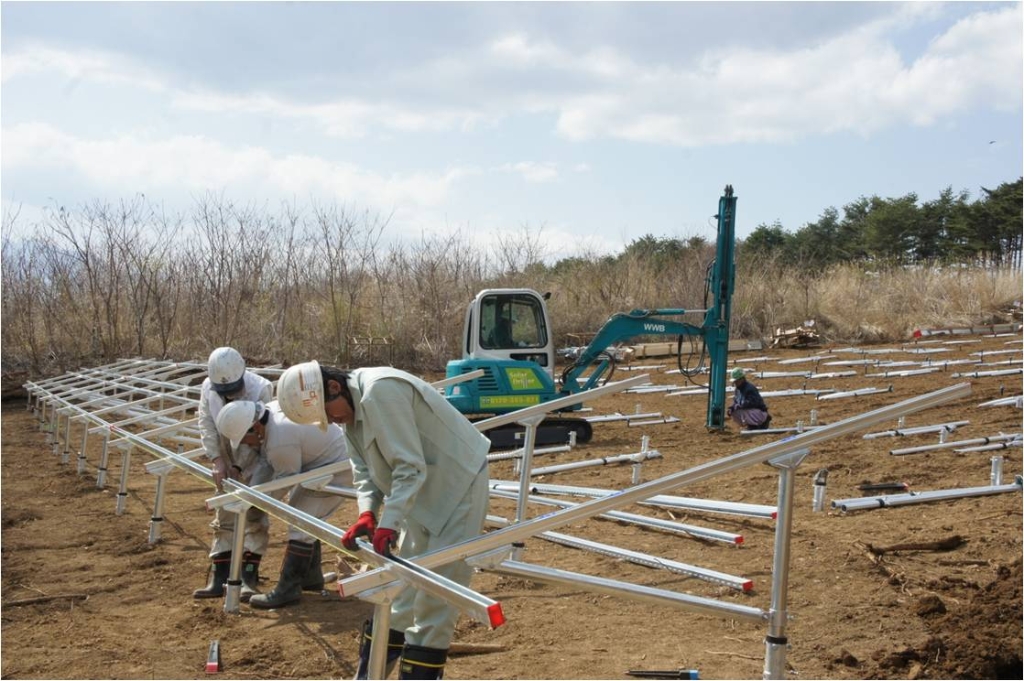 光伏工程施工必备利器---开云kaiyun网页版官网_开云kaiyun（中国）智能螺旋地桩钻机精彩亮相上海光伏展