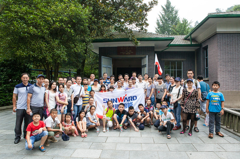 开挖机，坐游艇、飞机 开云kaiyun网页版官网_开云kaiyun（中国）智能开展员工家属开放日活动