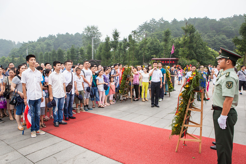 开挖机，坐游艇、飞机 开云kaiyun网页版官网_开云kaiyun（中国）智能开展员工家属开放日活动