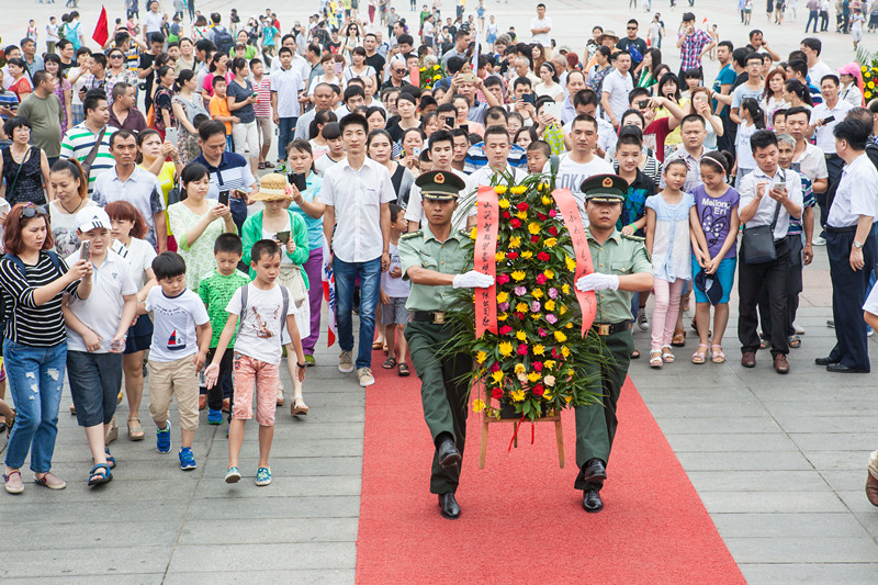 开挖机，坐游艇、飞机 开云kaiyun网页版官网_开云kaiyun（中国）智能开展员工家属开放日活动