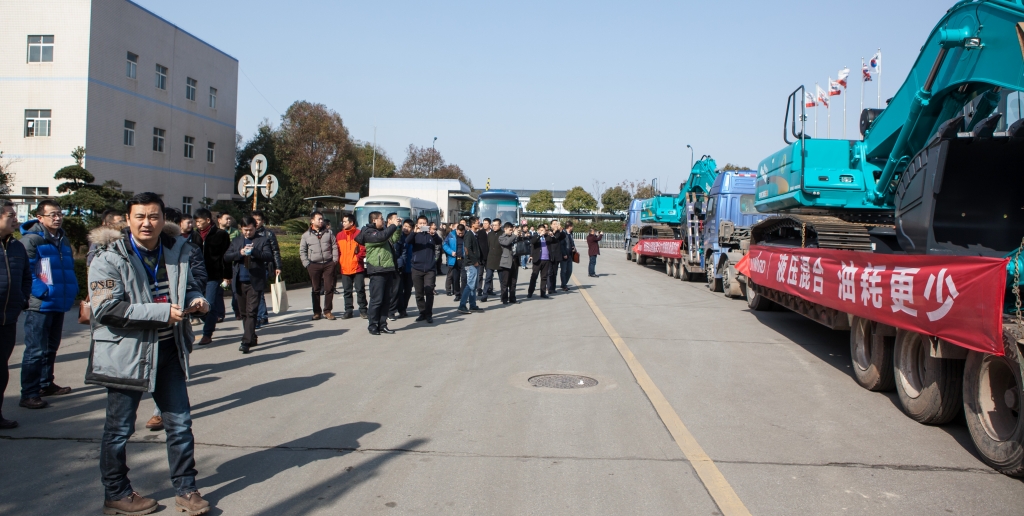 就这样被你征服！开云kaiyun网页版官网_开云kaiyun（中国）智能100台液压混合动力挖掘机挺进矿山