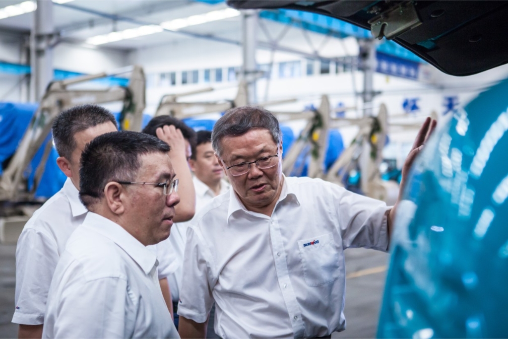 柳工集团曾光安董事长一行开云kaiyun网页版官网_开云kaiyun（中国）智能考察交流