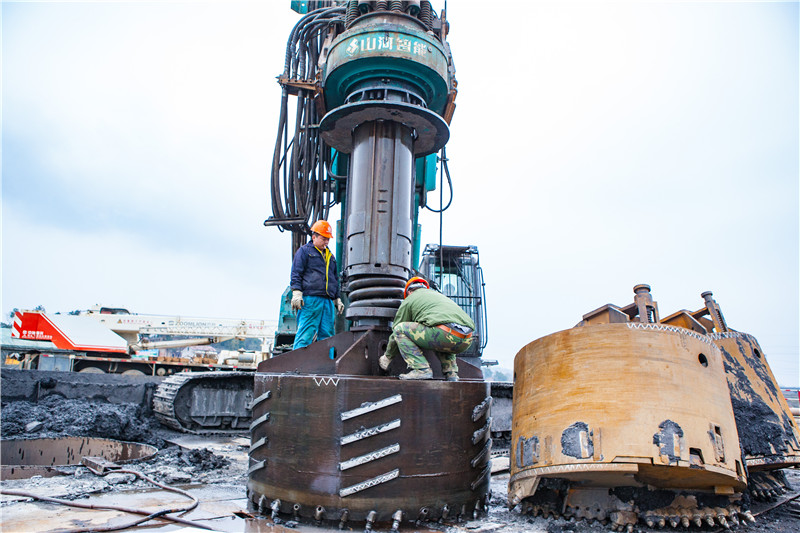 水下钻孔80米，开云kaiyun网页版官网_开云kaiyun（中国）智能旋挖钻机震撼施工场面