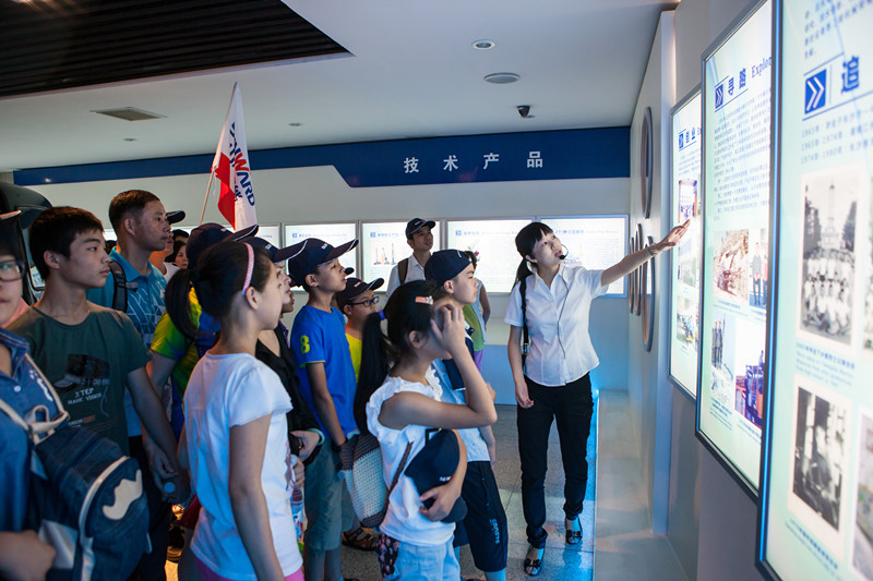 开挖机，坐游艇、飞机 开云kaiyun网页版官网_开云kaiyun（中国）智能开展员工家属开放日活动