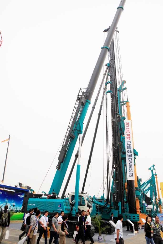 喜讯:开云kaiyun网页版官网_开云kaiyun（中国）智能SWCH598-115M全液压履带桩机BICES 2015首日售罄