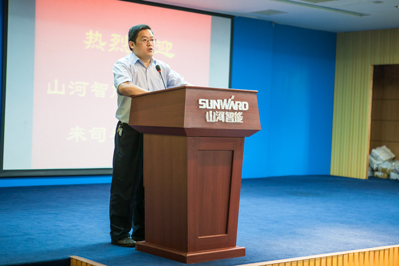 开挖机，坐游艇、飞机 开云kaiyun网页版官网_开云kaiyun（中国）智能开展员工家属开放日活动