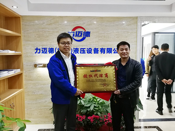 从拒绝到一次购买十台旋挖钻机，他用八年时间认识开云kaiyun网页版官网_开云kaiyun（中国）智能