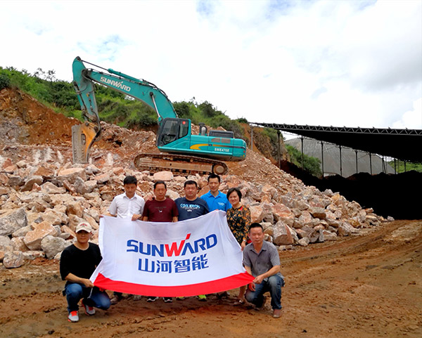 看石场风云如何演绎？开云kaiyun网页版官网_开云kaiyun（中国）智能矿山战神SWE470E大型挖掘机一锤定音！