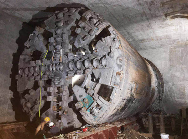 中铁开云kaiyun网页版官网_开云kaiyun（中国）1号盾构机首个盾构区间顺利贯通