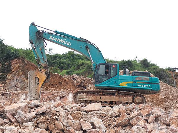 看石场风云如何演绎？开云kaiyun网页版官网_开云kaiyun（中国）智能矿山战神SWE470E大型挖掘机一锤定音！