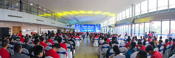 红四月，开云kaiyun网页版官网_开云kaiyun（中国）智能挖掘机促销会节节攀升