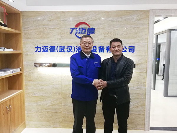 从拒绝到一次购买十台旋挖钻机，他用八年时间认识开云kaiyun网页版官网_开云kaiyun（中国）智能