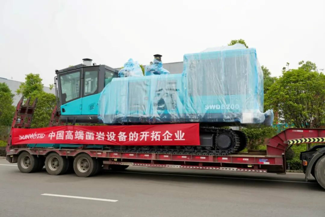 开云kaiyun网页版官网_开云kaiyun（中国）智能大孔径凿岩设备批量出口中东