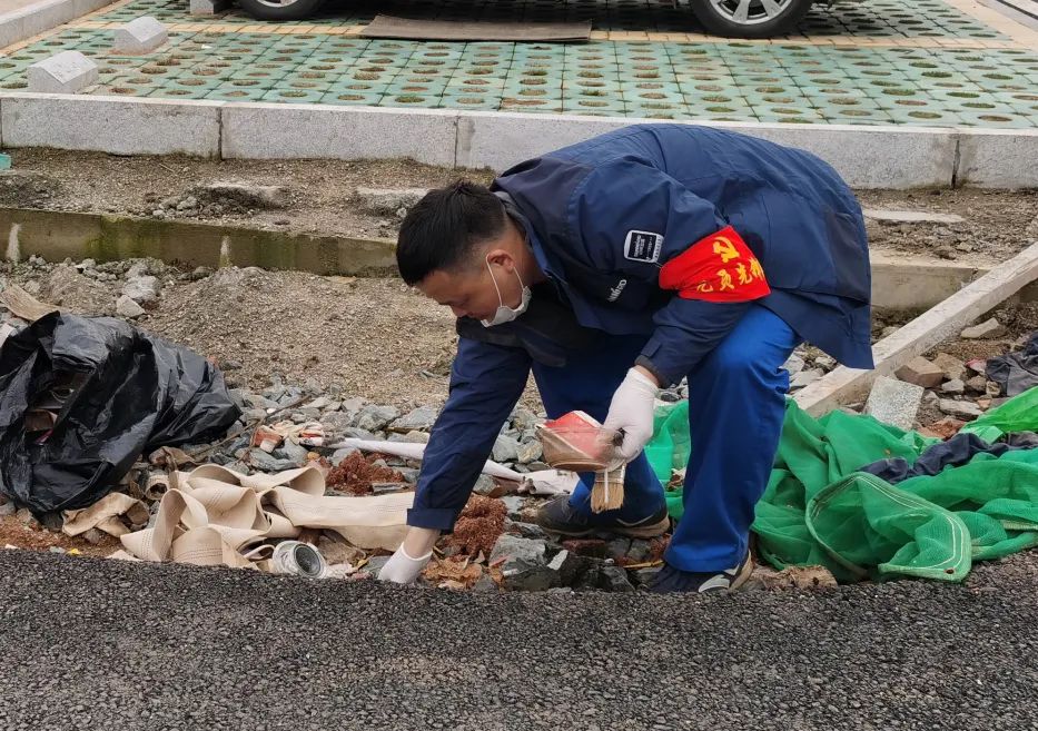 开云kaiyun网页版官网_开云kaiyun（中国）智能党员志愿者开展义务环境清扫