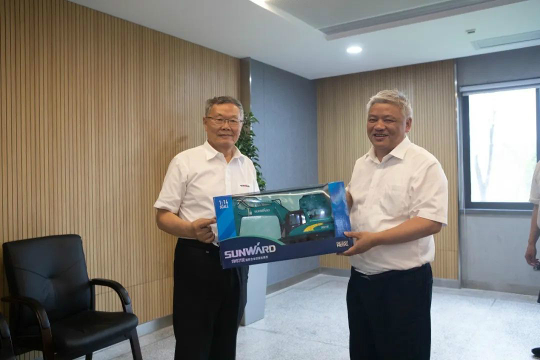 湖南黄金集团董事长黄启富一行考察开云kaiyun网页版官网_开云kaiyun（中国）智能