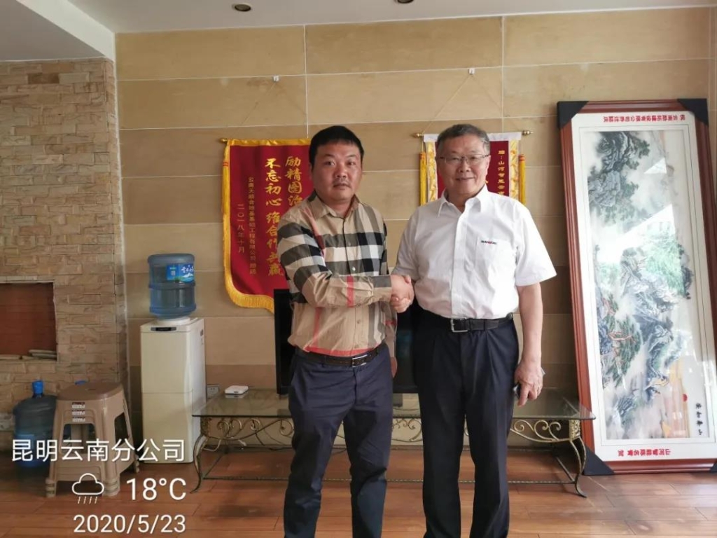 董事长何清华视察开云kaiyun网页版官网_开云kaiyun（中国）智能基础装备事业部云南分公司