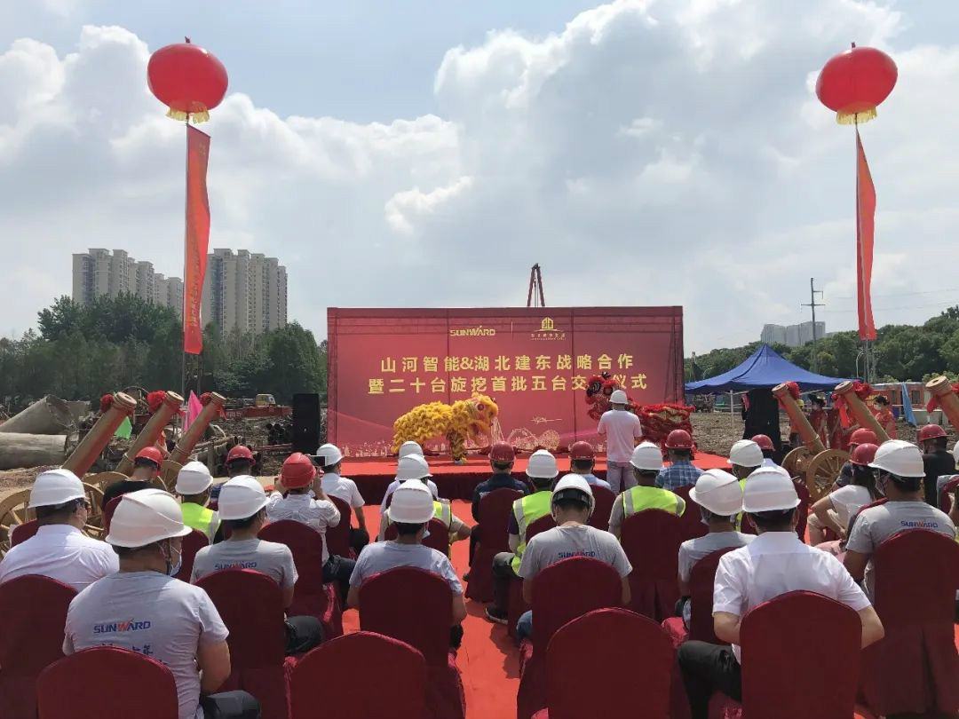 扬帆荆楚大地——开云kaiyun网页版官网_开云kaiyun（中国）智能旋挖钻机批量交付