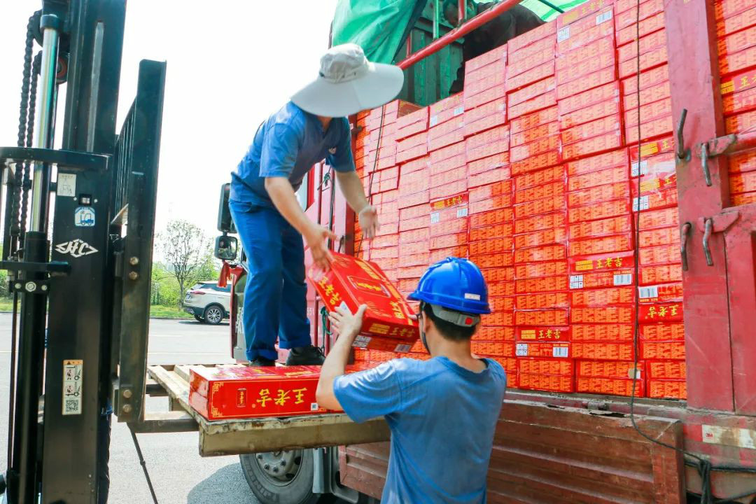 情系职工送清凉，殷切关怀鼓干劲——开云kaiyun网页版官网_开云kaiyun（中国）智能开展夏季送清凉活动