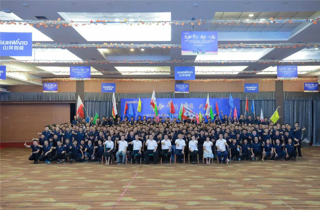 向挖掘机万台俱乐部迈进——开云kaiyun网页版官网_开云kaiyun（中国）智能2020年度挖掘机营销训练营开营