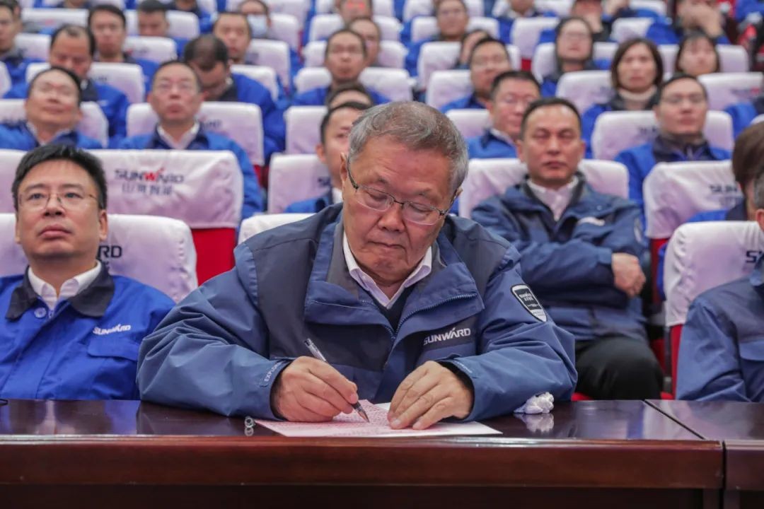 开云kaiyun网页版官网_开云kaiyun（中国）智能召开全国劳动模范郝鹏载誉归来分享会