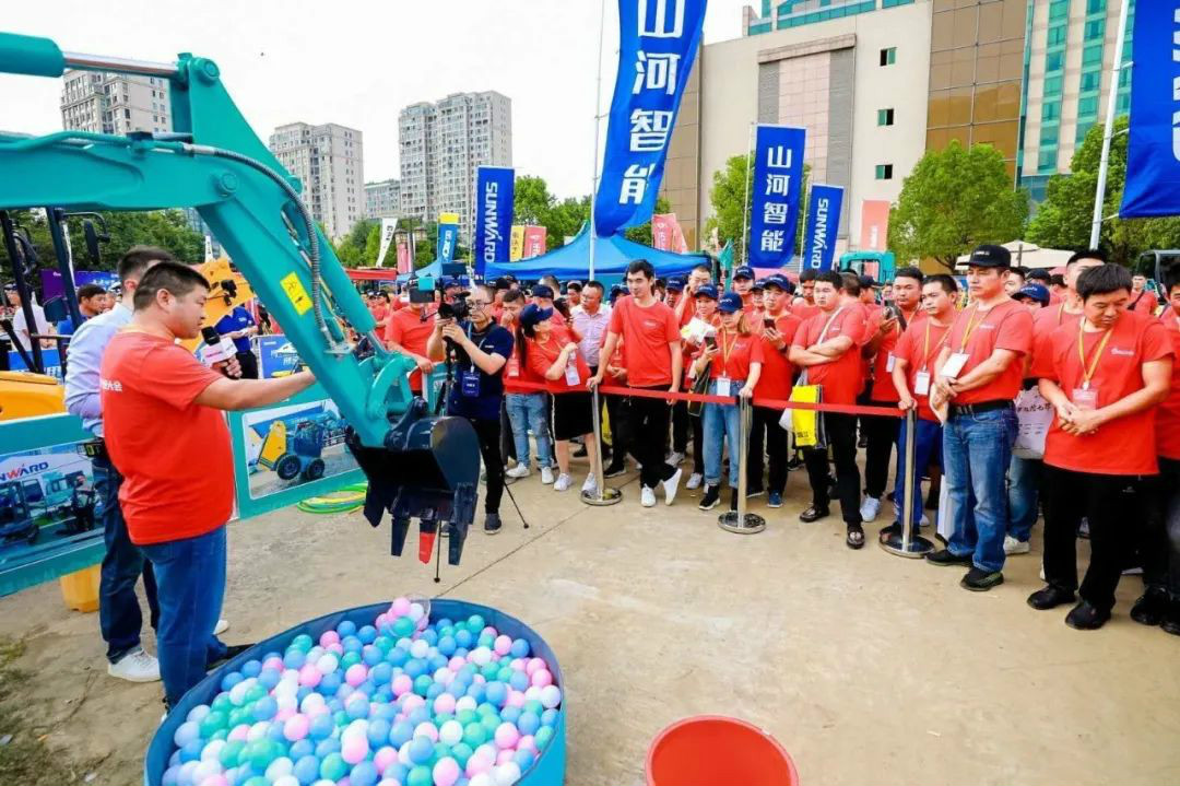 2020全球微挖大会 开云kaiyun网页版官网_开云kaiyun（中国）智能精品微挖赢得满堂彩