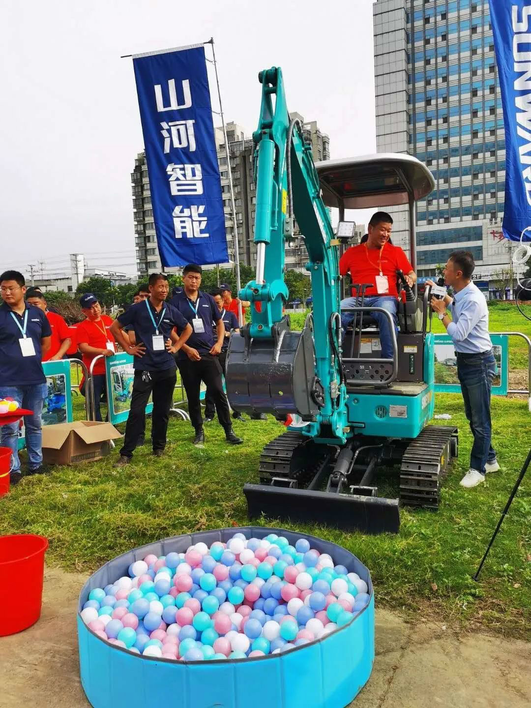 2020全球微挖大会 开云kaiyun网页版官网_开云kaiyun（中国）智能精品微挖赢得满堂彩