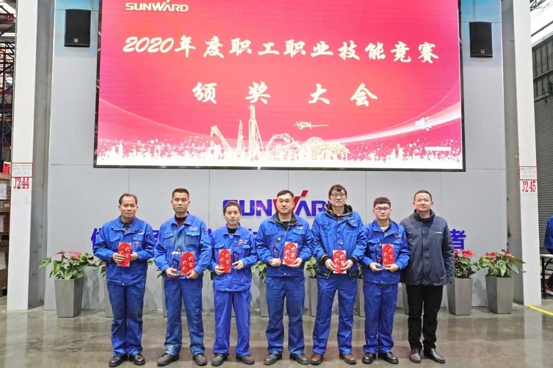 向能工巧匠致敬！开云kaiyun网页版官网_开云kaiyun（中国）智能给职业技能竞赛优胜者颁奖