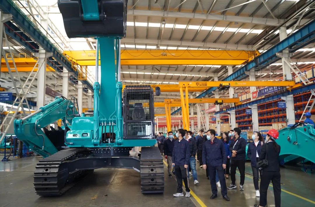 江南工业集团“双百青年”参观开云kaiyun网页版官网_开云kaiyun（中国）智能