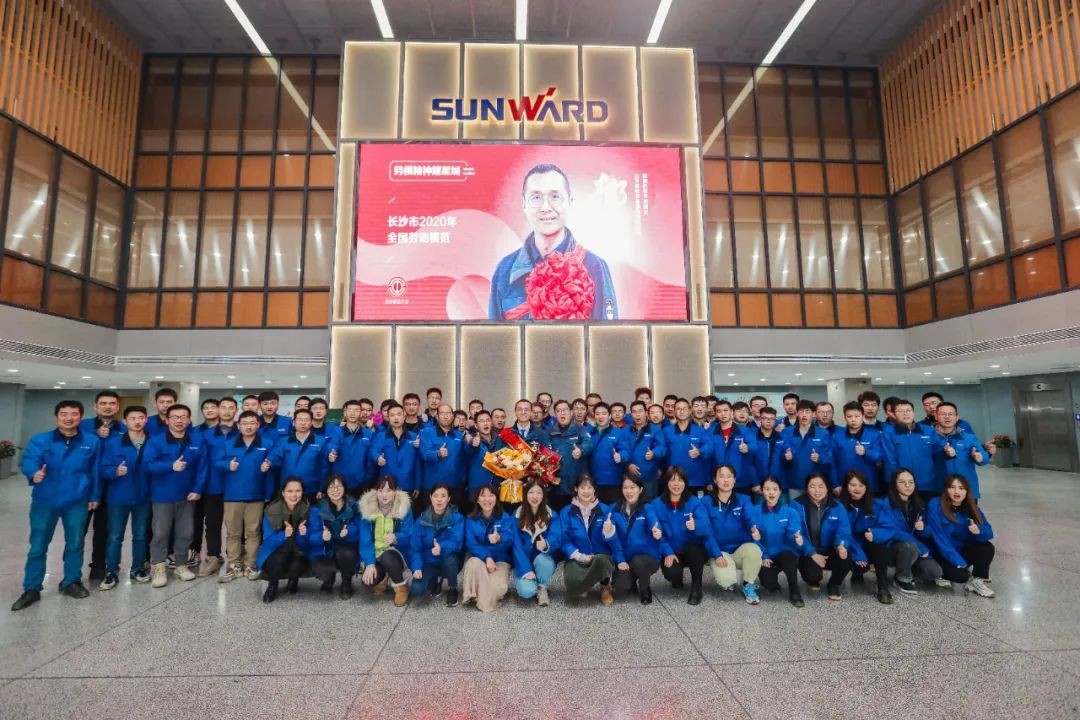 开云kaiyun网页版官网_开云kaiyun（中国）智能召开全国劳动模范郝鹏载誉归来分享会