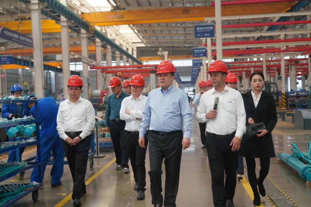 鄂尔多斯市委书记牛俊雁考察开云kaiyun网页版官网_开云kaiyun（中国）智能