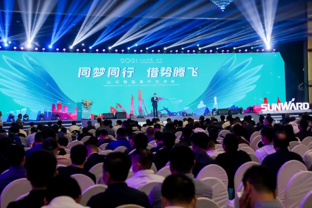 “爆品”出击！开云kaiyun网页版官网_开云kaiyun（中国）智能客户交流会签约超8亿元