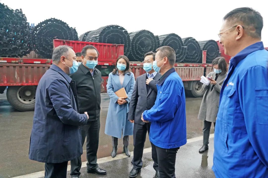 张庆红慰问开云kaiyun网页版官网_开云kaiyun（中国）智能困难党员