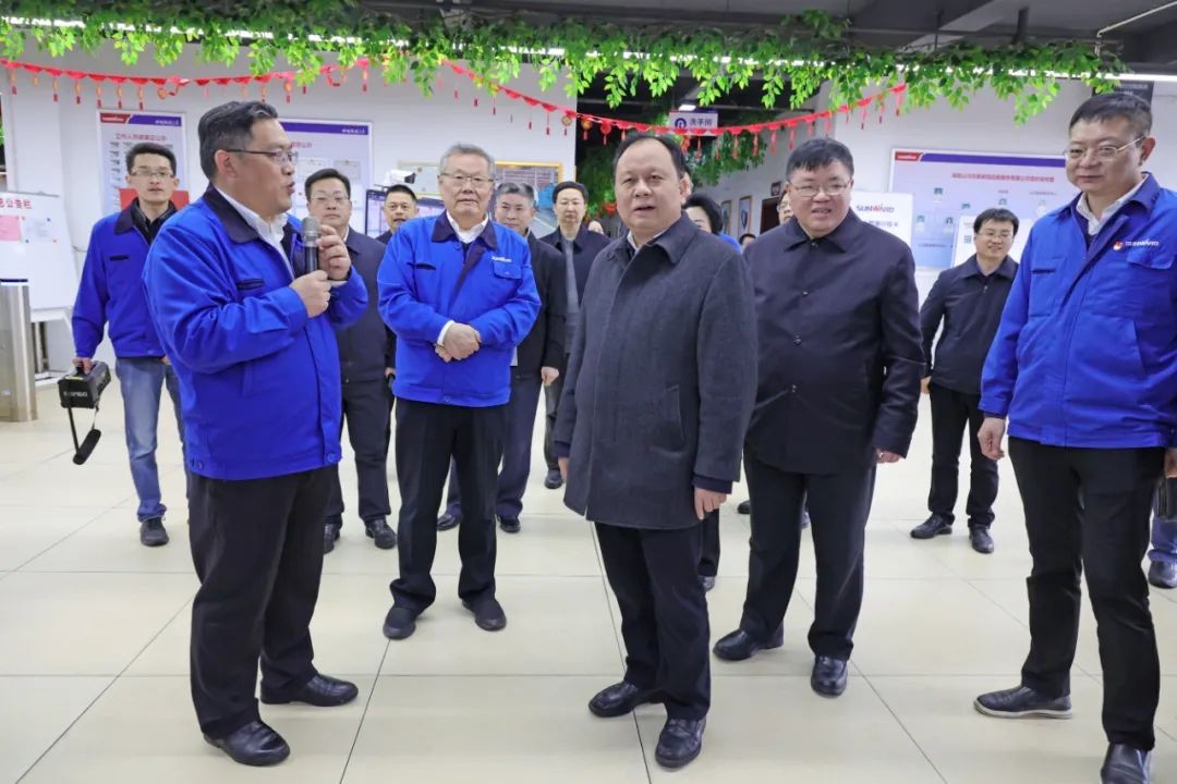 周农在开云kaiyun网页版官网_开云kaiyun（中国）智能调研时强调：企业工会要大力培养劳模和工匠