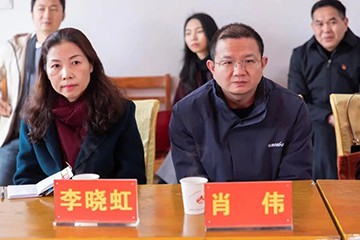 校企合作精准扶贫，产教融合振兴乡村 | 开云kaiyun网页版官网_开云kaiyun（中国）智能向合作院校对口扶贫点捐赠挖掘机