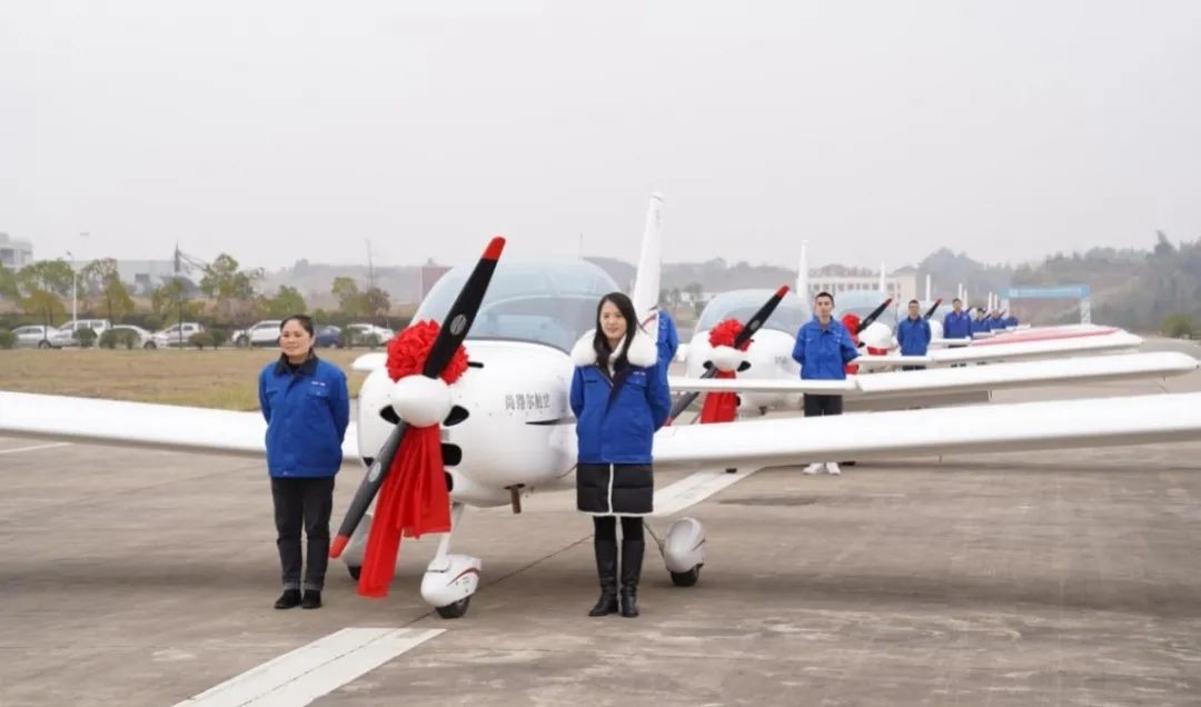 牛年开新局，开云kaiyun网页版官网_开云kaiyun（中国）航空8架SA60L飞机集中下线、交付