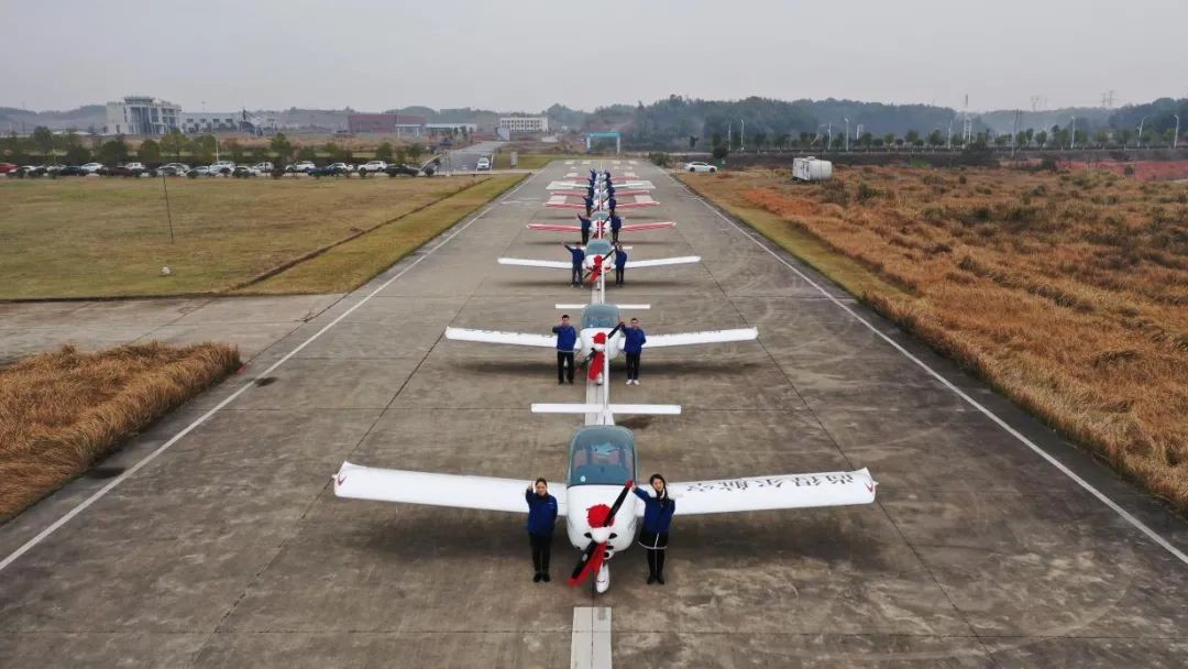 牛年开新局，开云kaiyun网页版官网_开云kaiyun（中国）航空8架SA60L飞机集中下线、交付