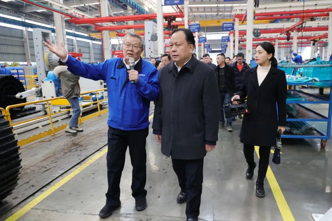 周农在开云kaiyun网页版官网_开云kaiyun（中国）智能调研时强调：企业工会要大力培养劳模和工匠