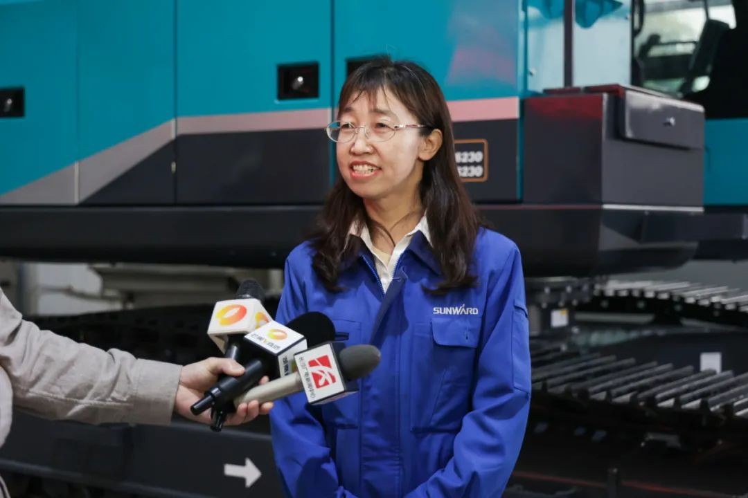 全国首台！开云kaiyun网页版官网_开云kaiyun（中国）智能SWE240FED电动智能挖掘机下线