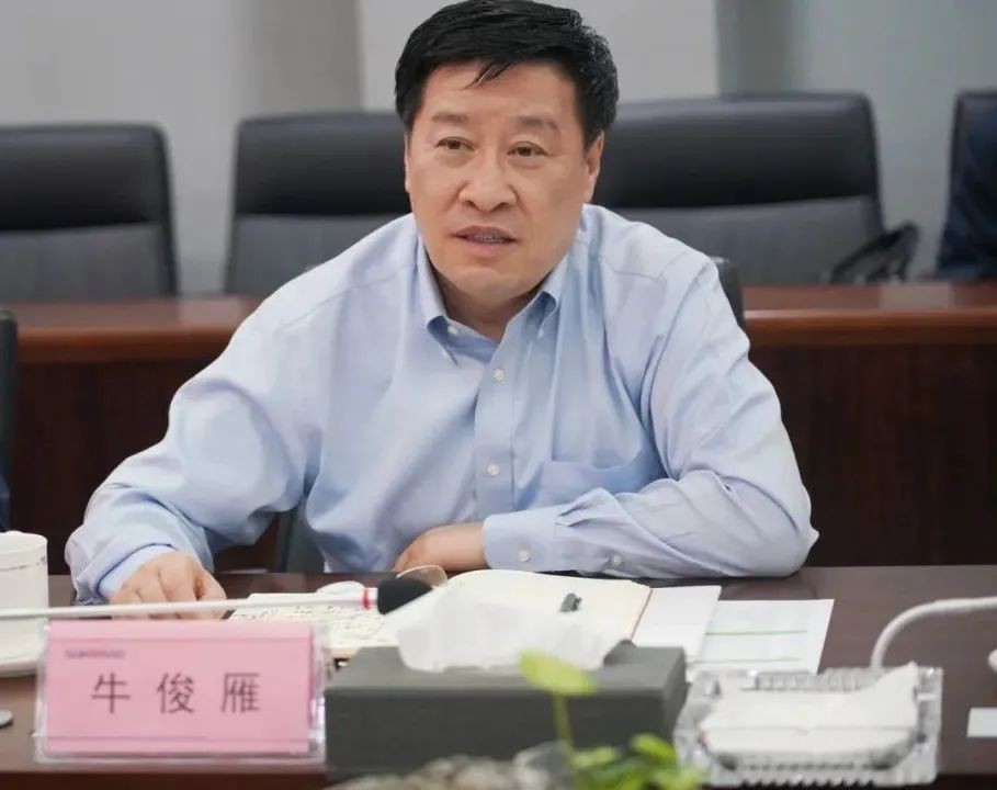 鄂尔多斯市委书记牛俊雁考察开云kaiyun网页版官网_开云kaiyun（中国）智能