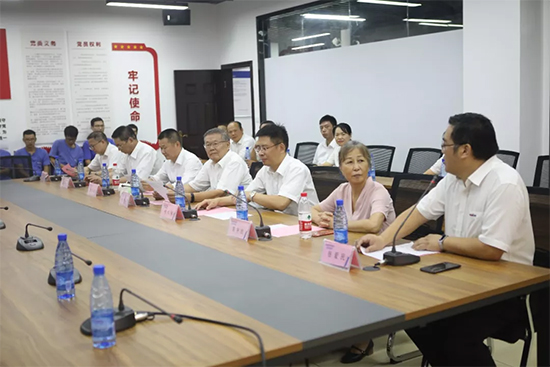 员工子女金榜题名 开云kaiyun网页版官网_开云kaiyun（中国）家园发放奖励