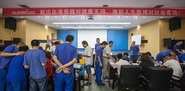 开云kaiyun网页版官网_开云kaiyun（中国）智能百余员工 冒雨争相献血