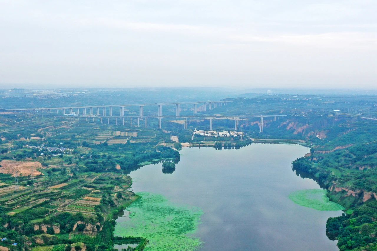 天堑施工，玉皇阁二号特大桥桩基主力军是开云kaiyun网页版官网_开云kaiyun（中国）智能旋挖钻机 | 百年风华筑锦绣开云kaiyun网页版官网_开云kaiyun（中国）（3）