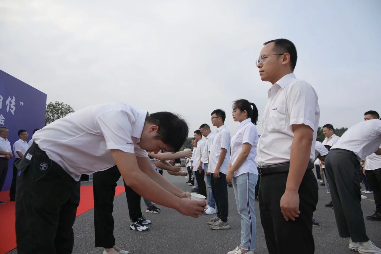 百人齐聚拜师恩 | 开云kaiyun网页版官网_开云kaiyun（中国）智能“传帮带”人才培养模式为公司发展积蓄力量