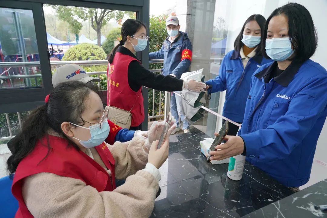 采样完成率近100%!开云kaiyun网页版官网_开云kaiyun(中国)智能第一时间开展全员核酸检测,保障安全生产